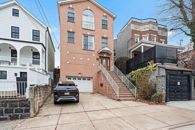 Building Photo - 359 Webster Ave