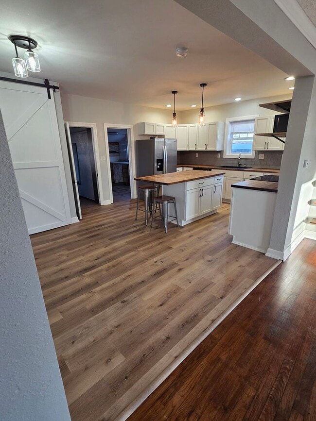 Building Photo - Charming 2 Bed | 1 Bath in a Beautiful Neighborhood