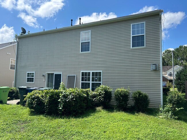 Building Photo - Spacious 3 Bed | 2.5 Bath House in Raleigh