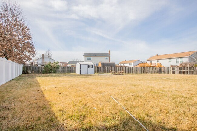 Building Photo - Beautiful 5 BR/3 BA Single-Family Home wit...