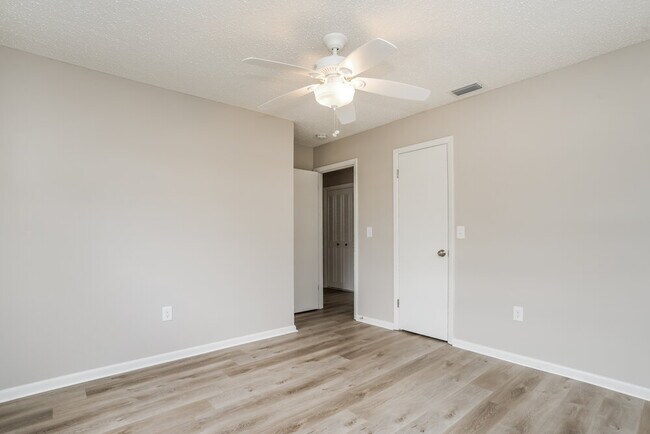 Building Photo - 143 Jenny Way