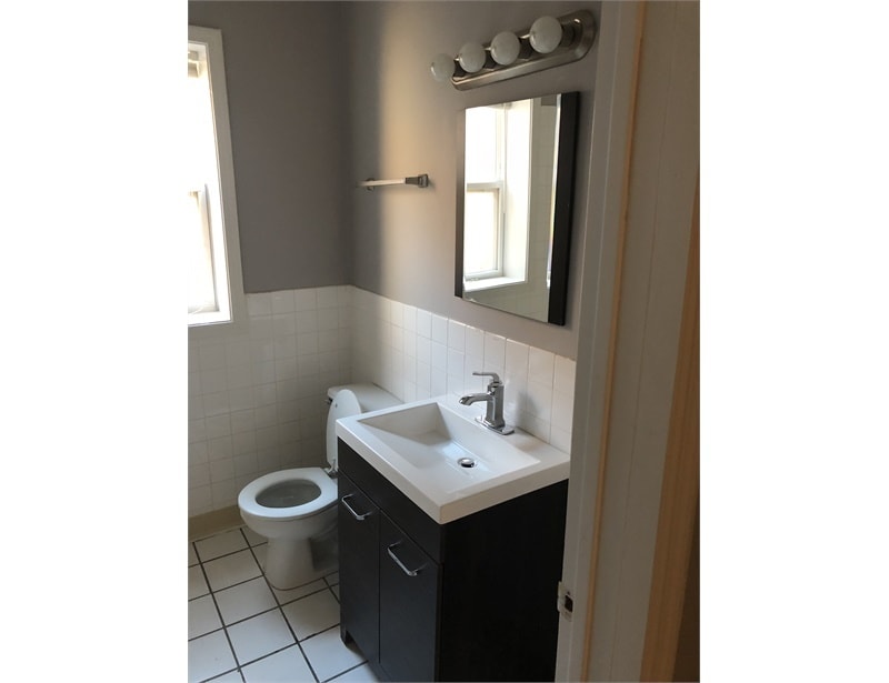 Bathroom - 7531 S Phillips Ave