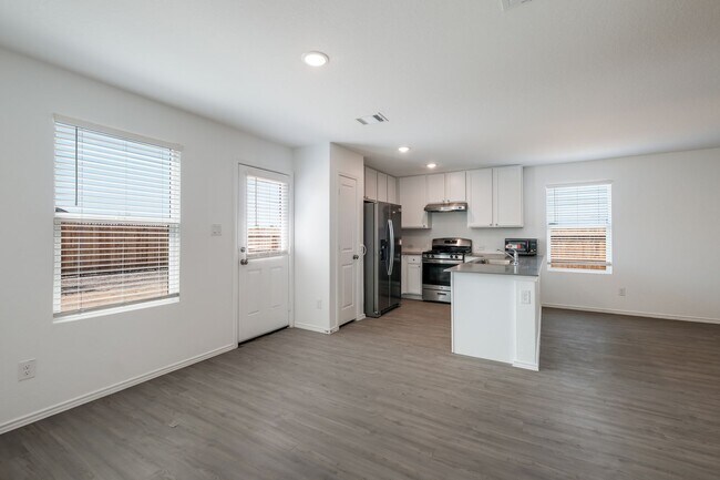 Building Photo - 4934 Legacy Trl