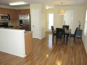 Building Photo - 504 Rolling Oak Dr