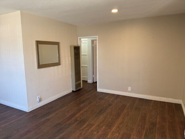 Building Photo - 135TH 406-408
