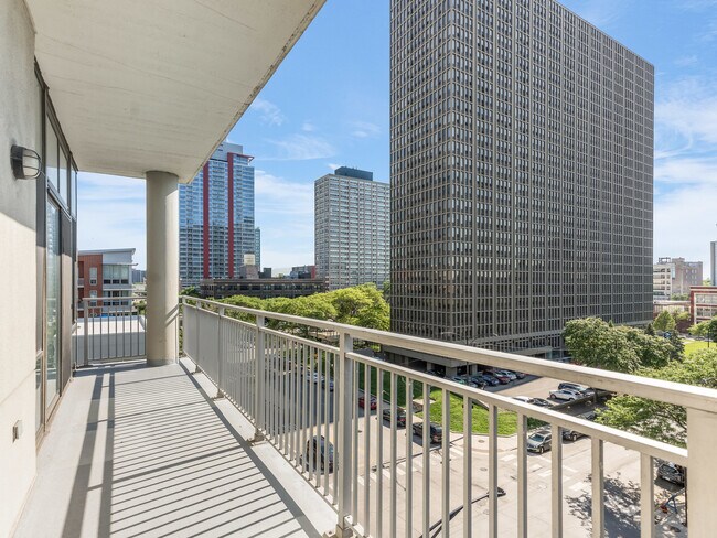 Building Photo - 212 E Cullerton St