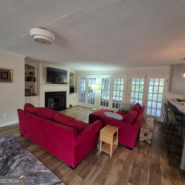 Building Photo - 930 Hill Pl