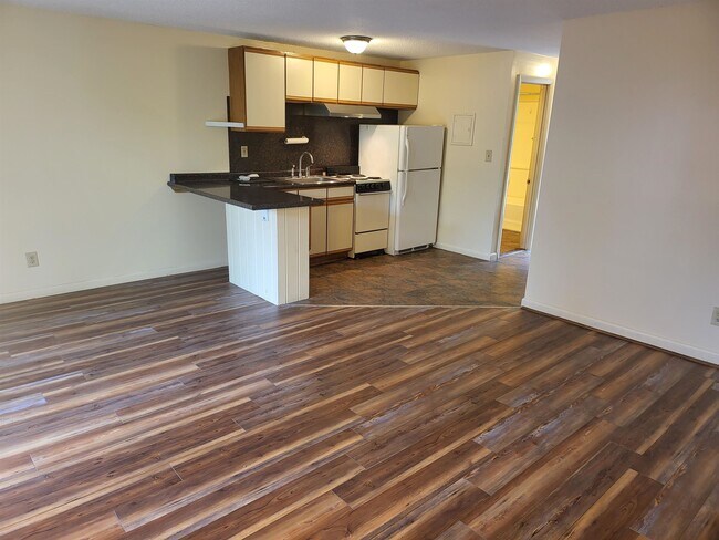 Building Photo - 18 Main St