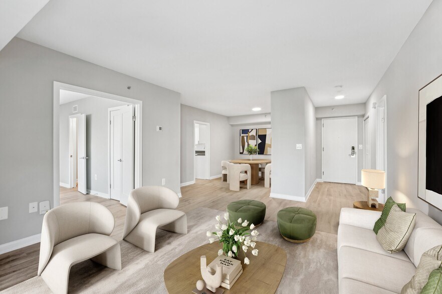 Interior Photo - Huxley