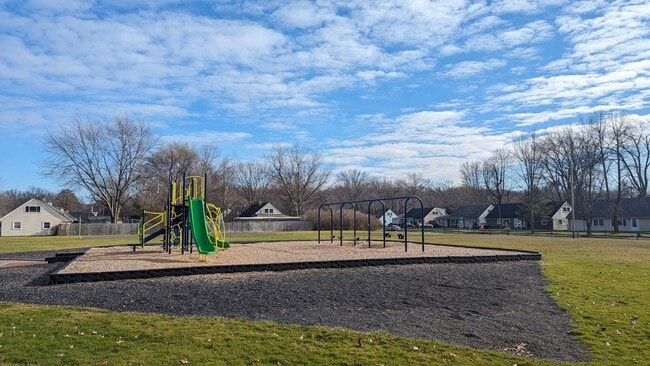 Building Photo - First floor living 2 bedroom Treadway Ponds Cluster Homes