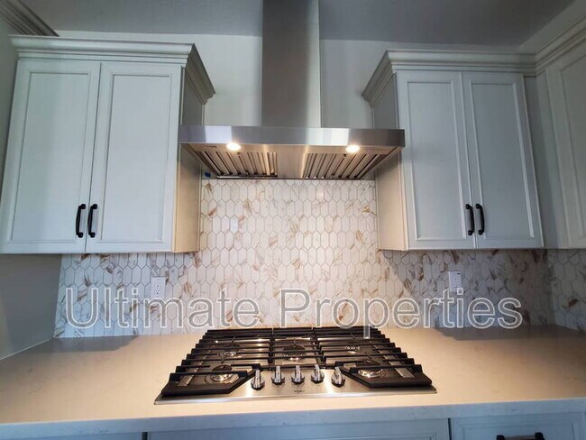 Building Photo - 835 N 110th Ave