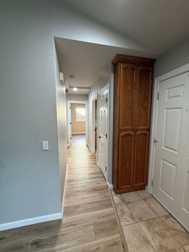 Building Photo - Charming 2-bedroom, 2-bathroom home locate...