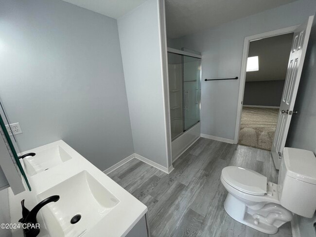 Building Photo - 127 Parker Village Cir