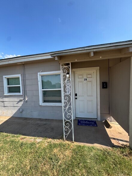 Building Photo - 2379 Highland Ave
