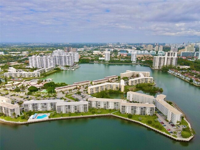 Building Photo - 3030 Marcos Dr