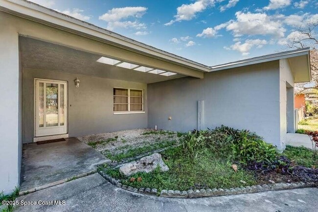 Building Photo - 2425 Heritage Dr