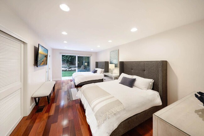 Building Photo - Gorgeous Contemporary Hilltop Laguna Beach Home - PANORAMIC OCEAN & CATALINA VIEWS!