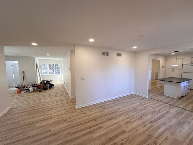 Building Photo - 842 Beatrice Pkwy