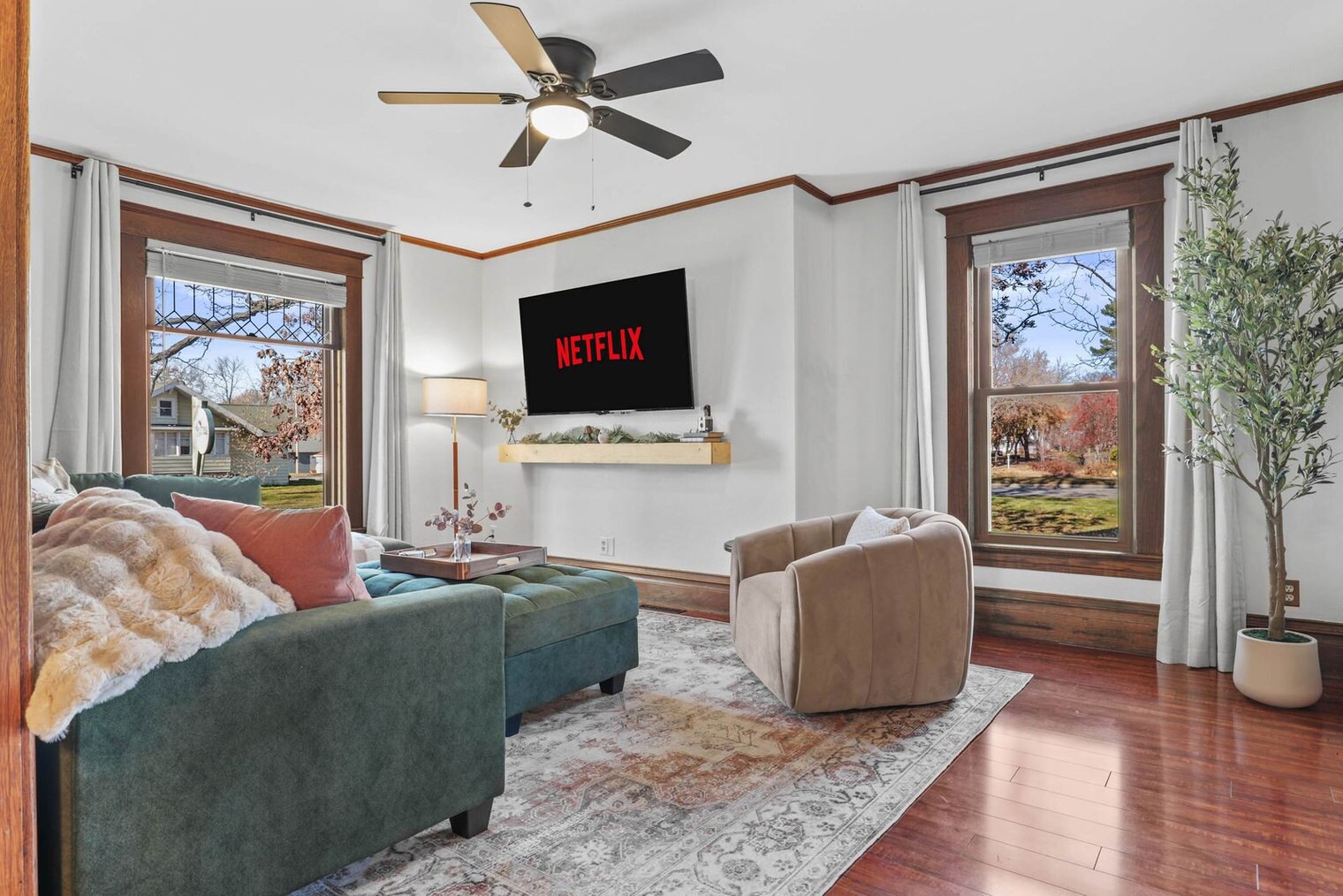 Building Photo - 924 Capital St