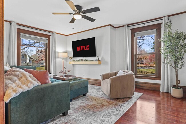 Building Photo - 924 Capital St