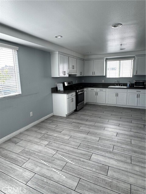 Building Photo - 433 E 30th St