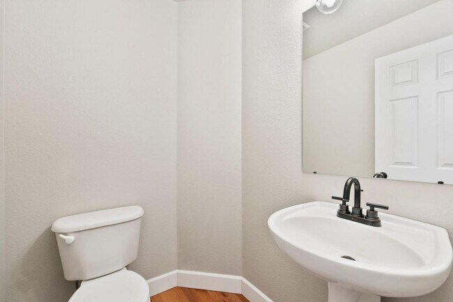 Building Photo - 1878 Twin Lakes Cir