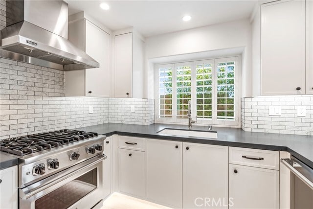 Building Photo - 2750 Point Del Mar