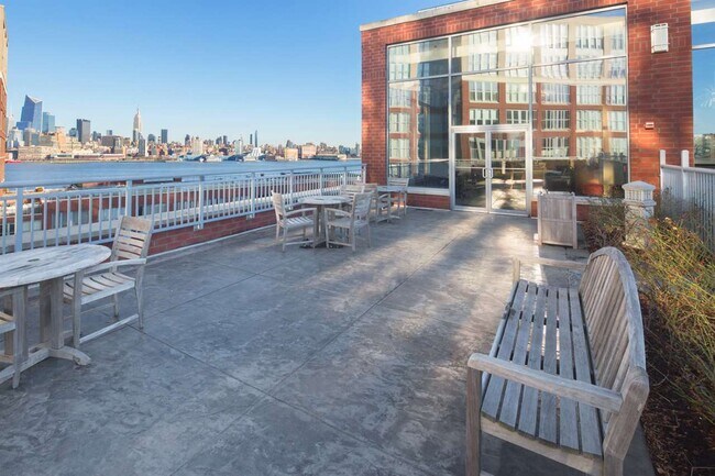 Building Photo - 1125 Maxwell Ln