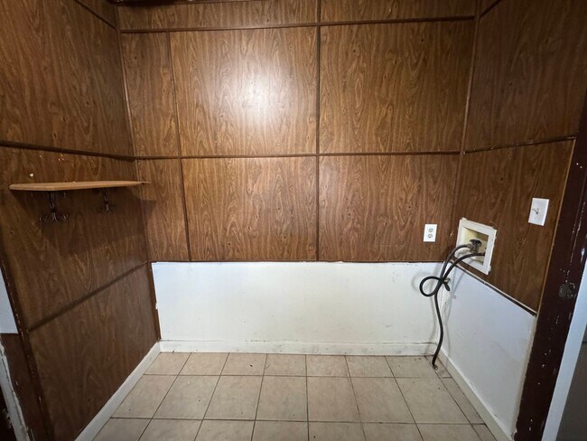 Building Photo - 1201 Ridgemont Dr