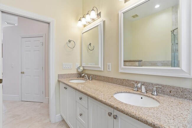 Building Photo - 1154 Augusta Falls Way