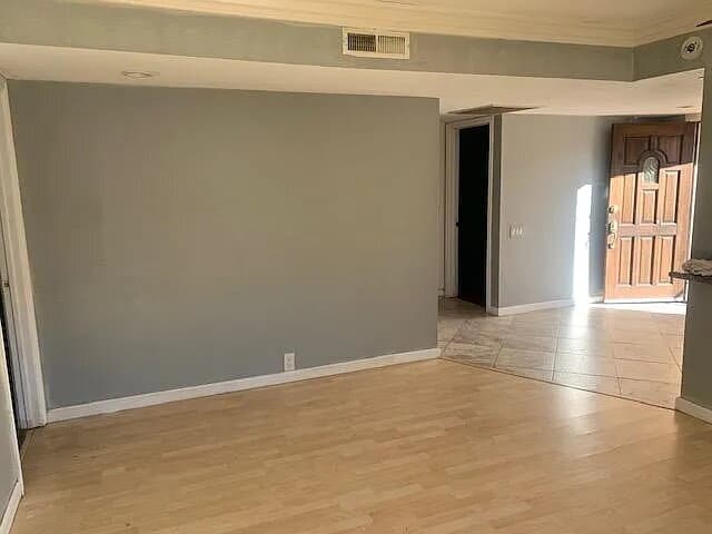 Building Photo - "Chic Desert Living: Spacious 2-Bed, 2-Bath Oasis in Palm Springs!"