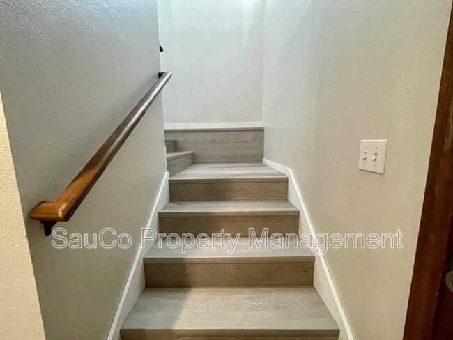 Building Photo - 324 SE 30th Ave