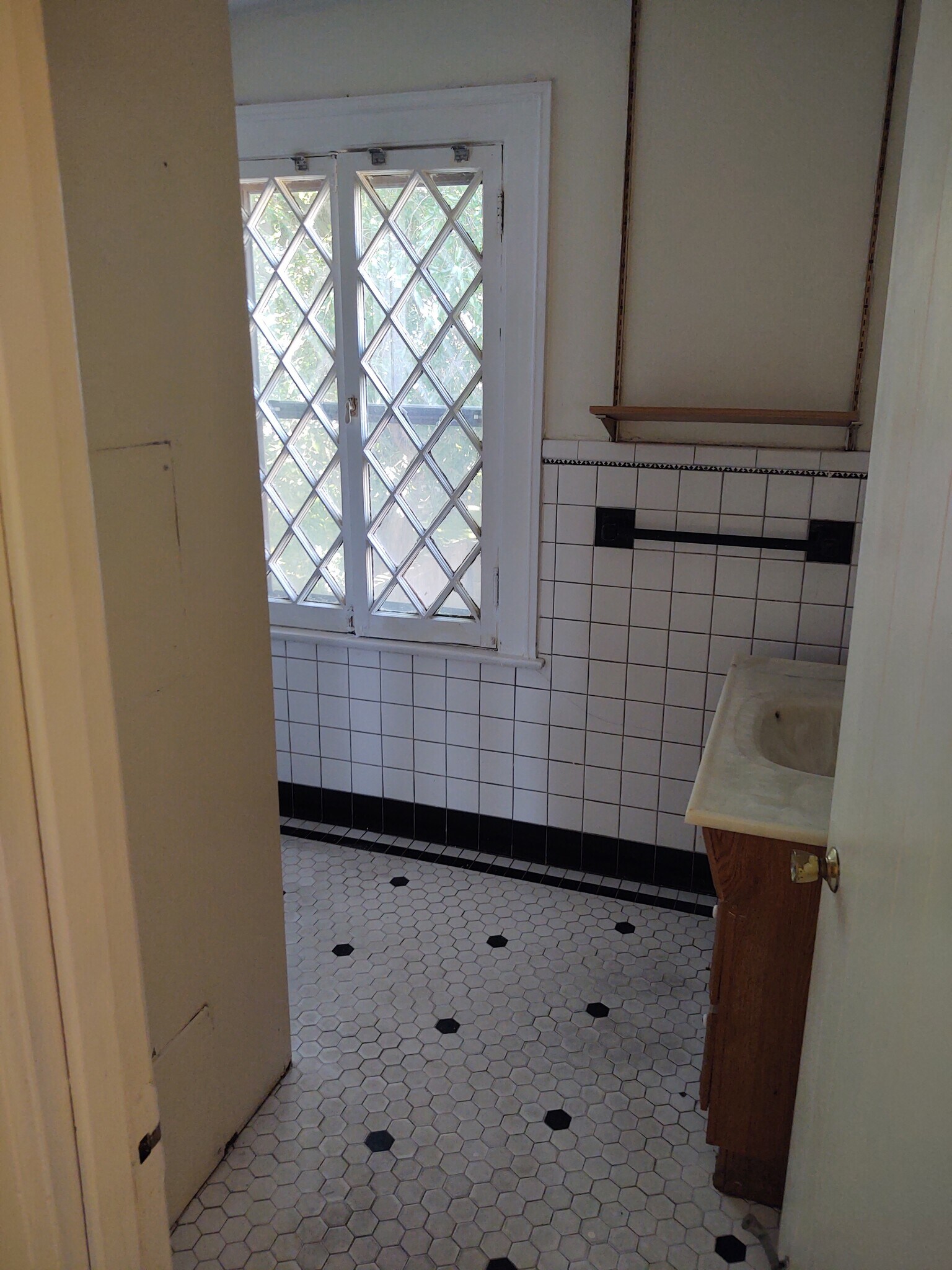 Building Photo - 827 W South St