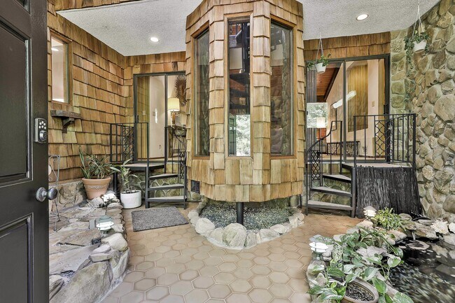 Building Photo - 120 Tall Pine Dr