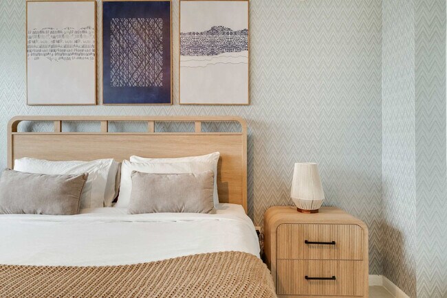 Building Photo - 3256 NE 1st Ave