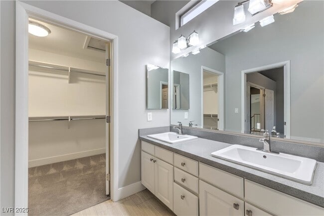 Building Photo - 20 Fantasia Ln