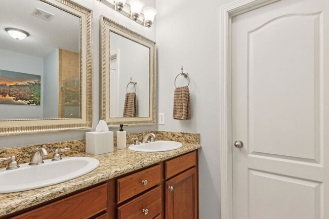 Building Photo - Fully Renovated 3BR/2.5BA Condo with Garag...