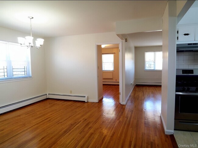 Building Photo - 1465 Burke Ave