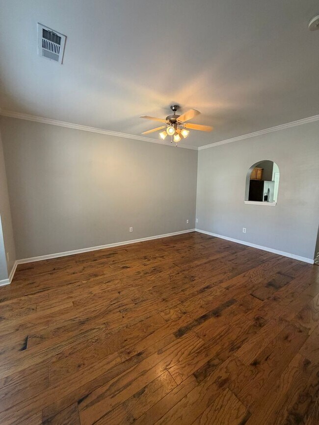 Building Photo - 2 Bedroom Brick Townhome in Franklin,TN's Desirable Hardison Hills Community