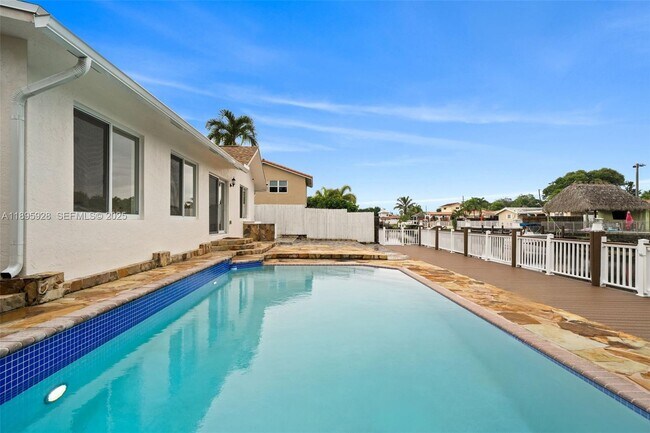 Building Photo - 1412 NE 53rd Ct