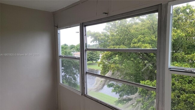 Building Photo - 4731 NW 10th Ct