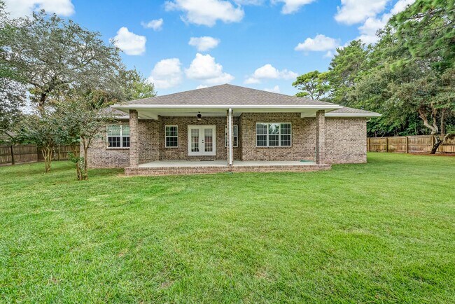 Building Photo - Gorgeous Southern Living Home in Coveted S...