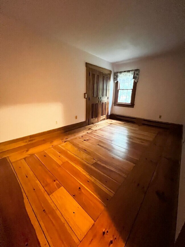 Building Photo - Private single family home for rent in East haddam