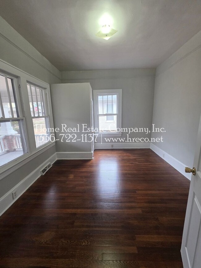 Building Photo - 208 Clayton St