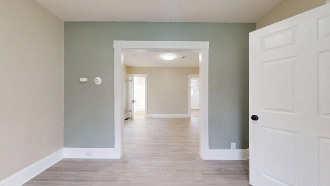 Building Photo - 3865 W 16th St