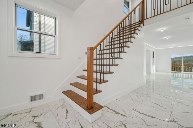 Building Photo - 19 Mountain Ave