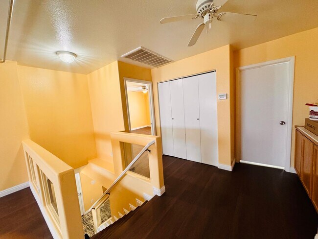 Building Photo - Home For Rent
