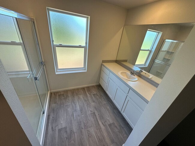 Building Photo - 4 bedroom 2.5 bathrooms in the beautiful M...