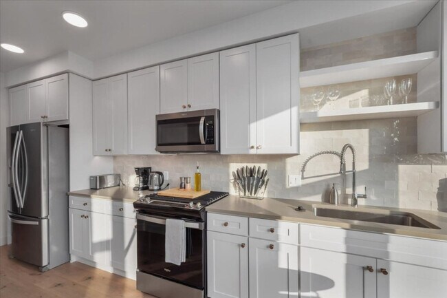 Building Photo - 320 N 490 W