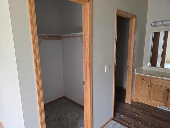Building Photo - Remodeled Monticello MN Townhouse